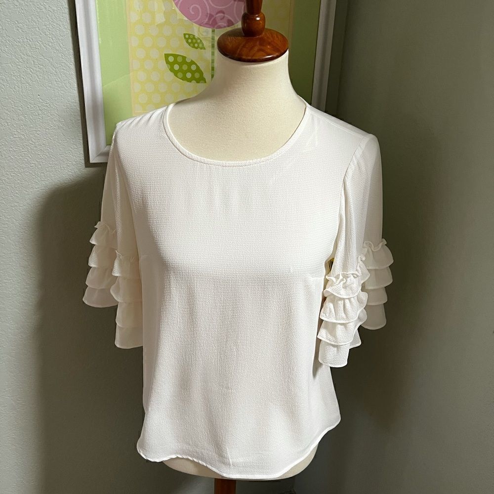 NWT CeCe XS White Short Sleeve Blouse With Ruffles on Sleeves #102